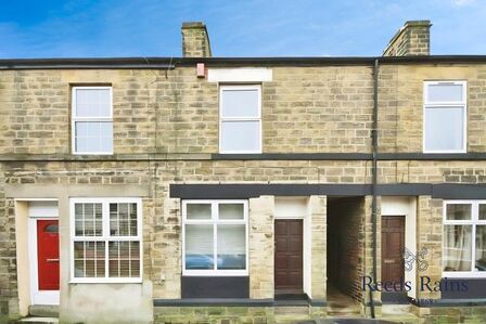 3 bedroom Mid Terrace House to rent