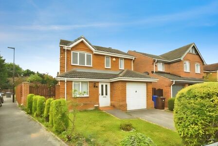 Standish Gardens, 3 bedroom Detached House to rent, £1,300 pcm