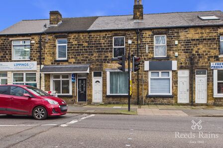 3 bedroom Mid Terrace House to rent