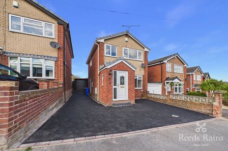 Wadsworth Avenue, 3 bedroom Detached House to rent, &pound;1,200 pcm