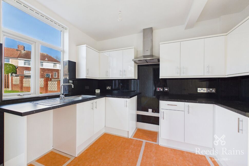 Kitchen / Dining Area