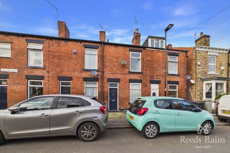 2 bedroom Mid Terrace House to rent