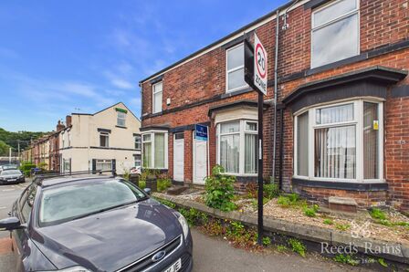3 bedroom Mid Terrace House for sale