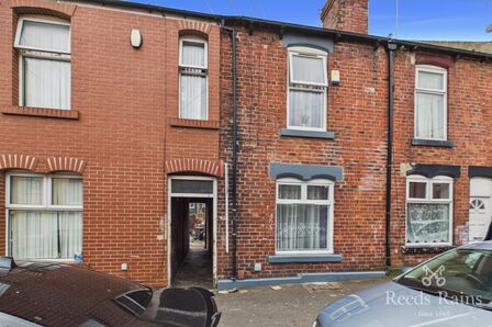 3 bedroom Mid Terrace House for sale