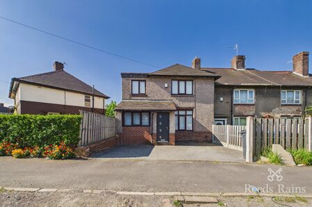 4 bedroom End Terrace House to rent