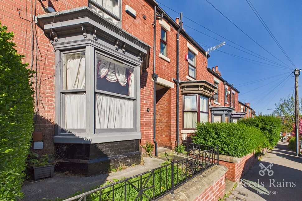 3 bedroom Mid Terrace House for sale