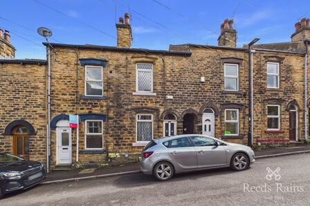 3 bedroom Mid Terrace House for sale