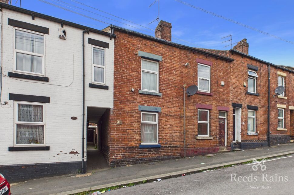 3 bedroom Mid Terrace House for sale