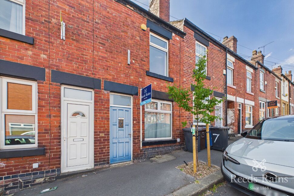 3 bedroom Mid Terrace House for sale