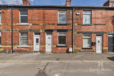 2 bedroom Mid Terrace House for sale