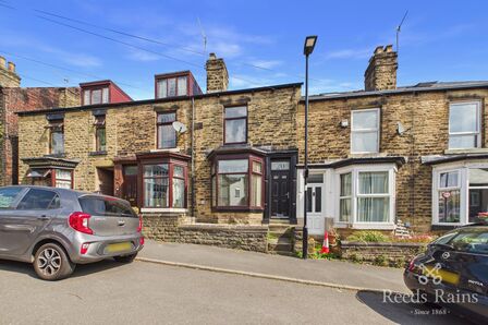 3 bedroom Mid Terrace House to rent