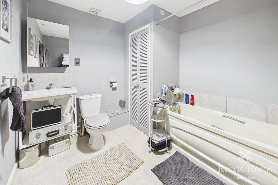 Family Bathroom WC