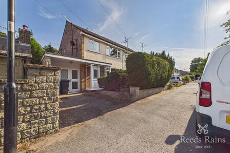 Totley Brook Road, 3 bedroom Semi Detached House to rent, &pound;1,350 pcm