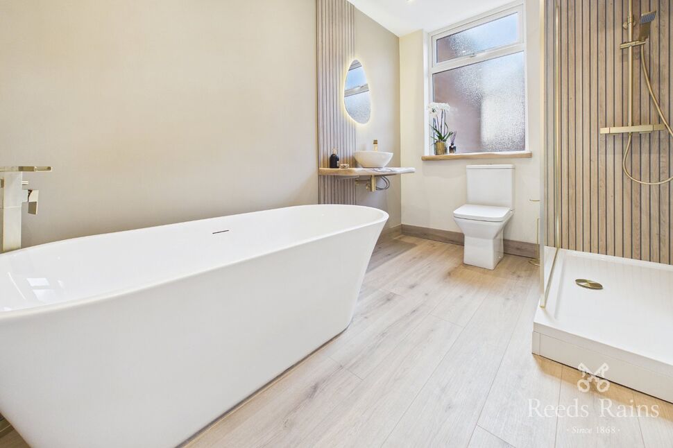 Family Bathroom WC