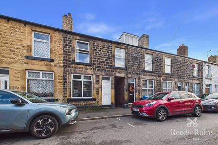 3 bedroom Mid Terrace House for sale
