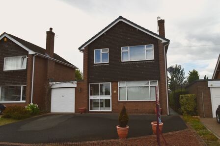 Long Lane South, 3 bedroom Detached House to rent, &pound;800 pcm