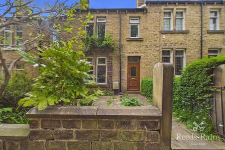 3 bedroom Mid Terrace House to rent