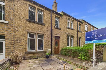Newland Avenue, 3 bedroom Mid Terrace House to rent, &pound;850 pcm