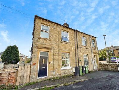 1 bedroom Mid Terrace House to rent