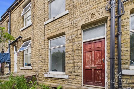 2 bedroom Mid Terrace House to rent
