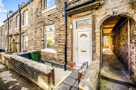 2 bedroom Mid Terrace House to rent