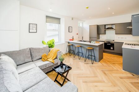 Bath Street, 6 bedroom Mid Terrace House to rent, &pound;2,600 pcm