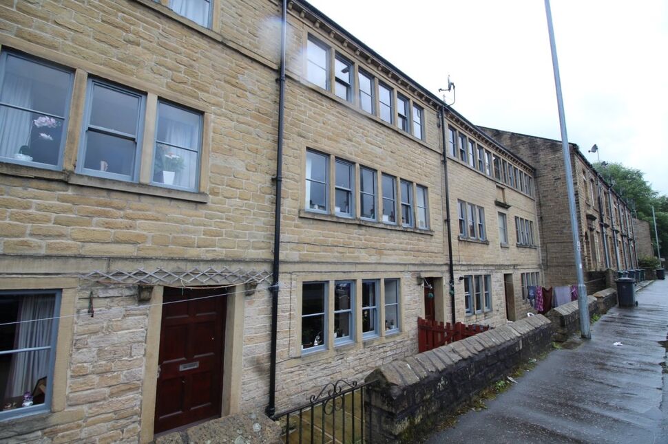 Main image of 2 bedroom Mid Terrace Property to rent, Manchester Road, Linthwaite, West Yorkshire, HD7