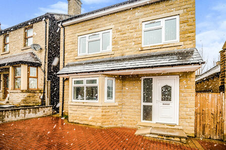 5 bedroom Detached House to rent