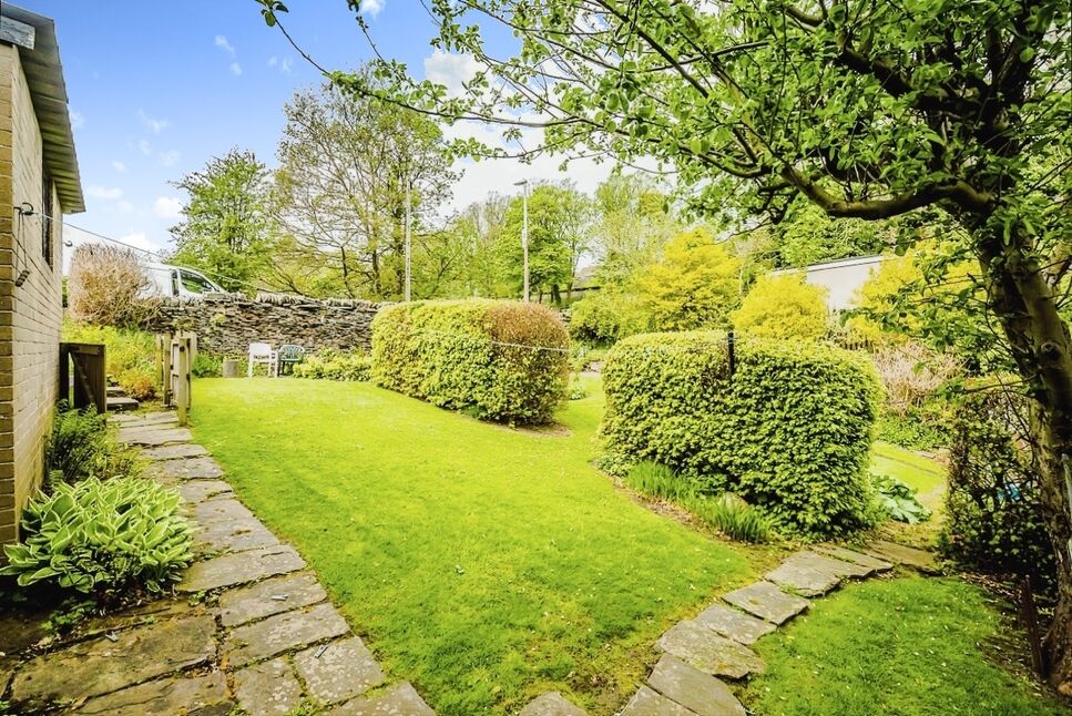 3 bedroom Detached House for sale, Fenay Lane, Fenay Bridge, HD8 £425,000