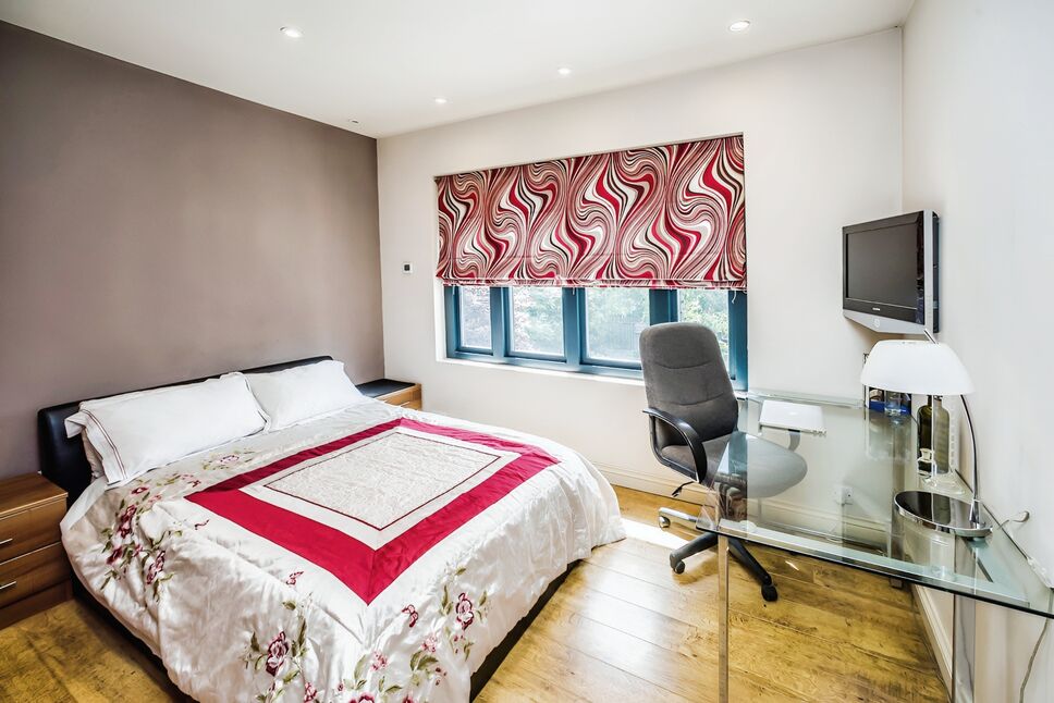 3 bedroom Detached House for sale, Greenhead Road, Gledholt