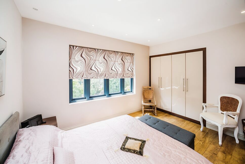 3 bedroom Detached House for sale, Greenhead Road, Gledholt