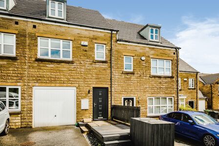 3 bedroom Mid Terrace House to rent