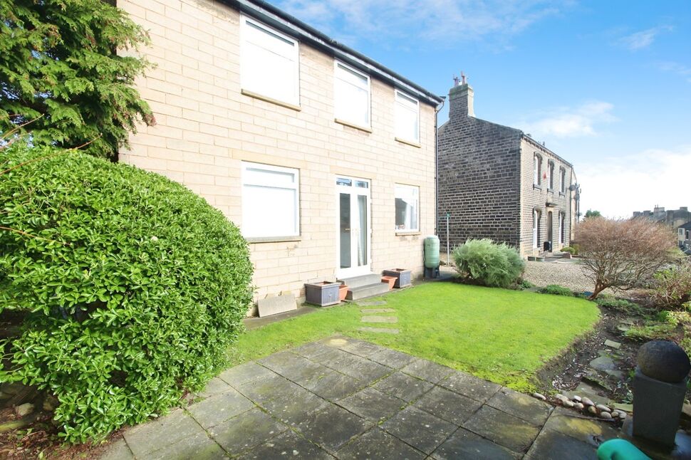 2 bedroom Flat for sale, Quarmby Road, Huddersfield, HD3 £125,000