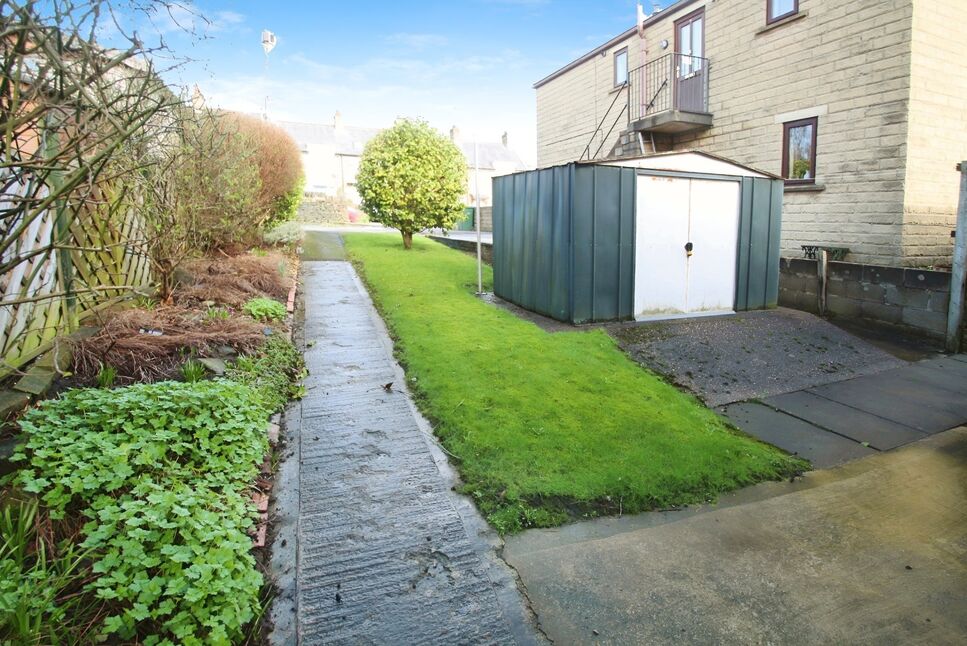 2 bedroom Flat for sale, Quarmby Road, Huddersfield, HD3 £125,000