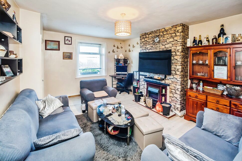 3 bedroom End Terrace House for sale, Leeds Road, Huddersfield, HD1 £