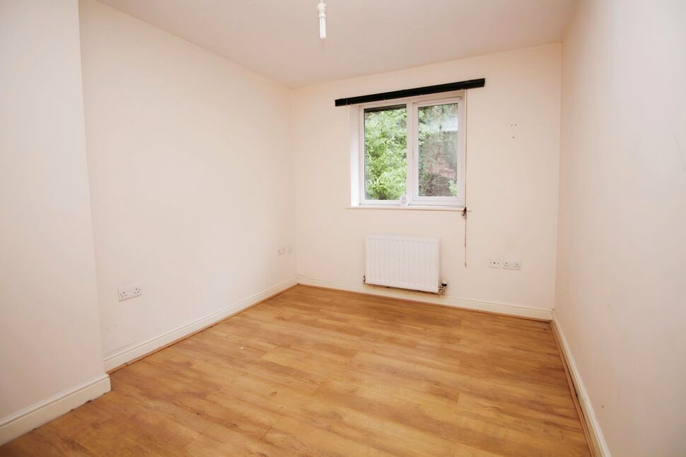 1 bedroom Flat for sale, Bradford Road, Huddersfield, HD2 £65,000