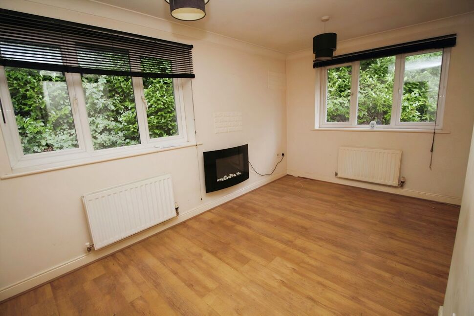 1 bedroom Flat for sale, Bradford Road, Huddersfield, HD2 £65,000