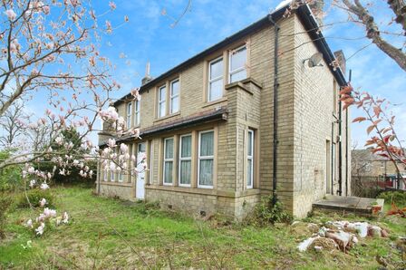 Spaines Road, Fartown, 8 bedroom Semi Detached House for sale, £350,000