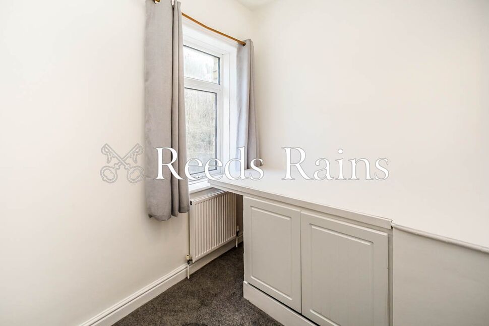 2 bedroom Mid Terrace House for sale, Manchester Road, Linthwaite, HD7