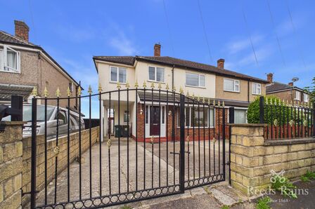 4 bedroom Semi Detached House to rent