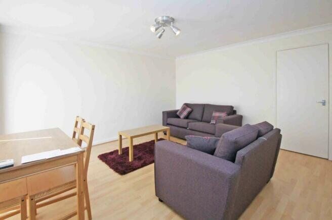 Main image of 1 bedroom  Flat to rent, Spen Lane, Leeds, West Yorkshire, LS16