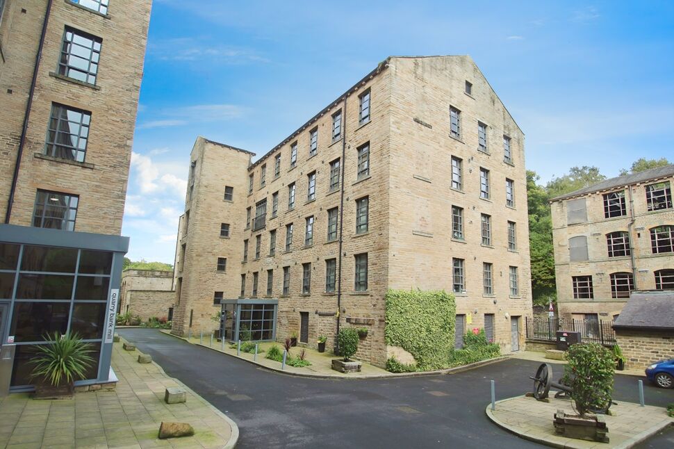 Main image of 1 bedroom Flat for sale, Stoney Lane, Longwood, West Yorkshire, HD3