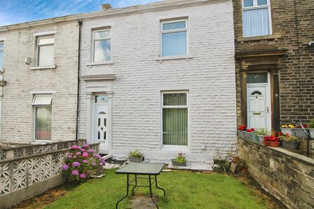 3 bedroom Mid Terrace House for sale