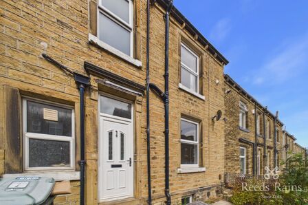 1 bedroom Mid Terrace House to rent