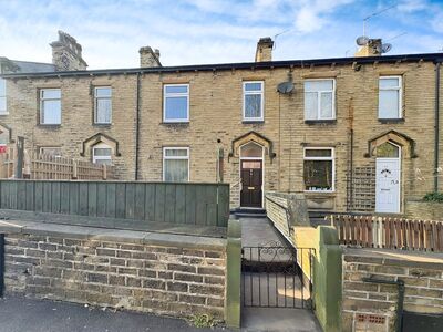 Woodhead Road, Lockwood, 2 bedroom Mid Terrace House to rent, £750 pcm