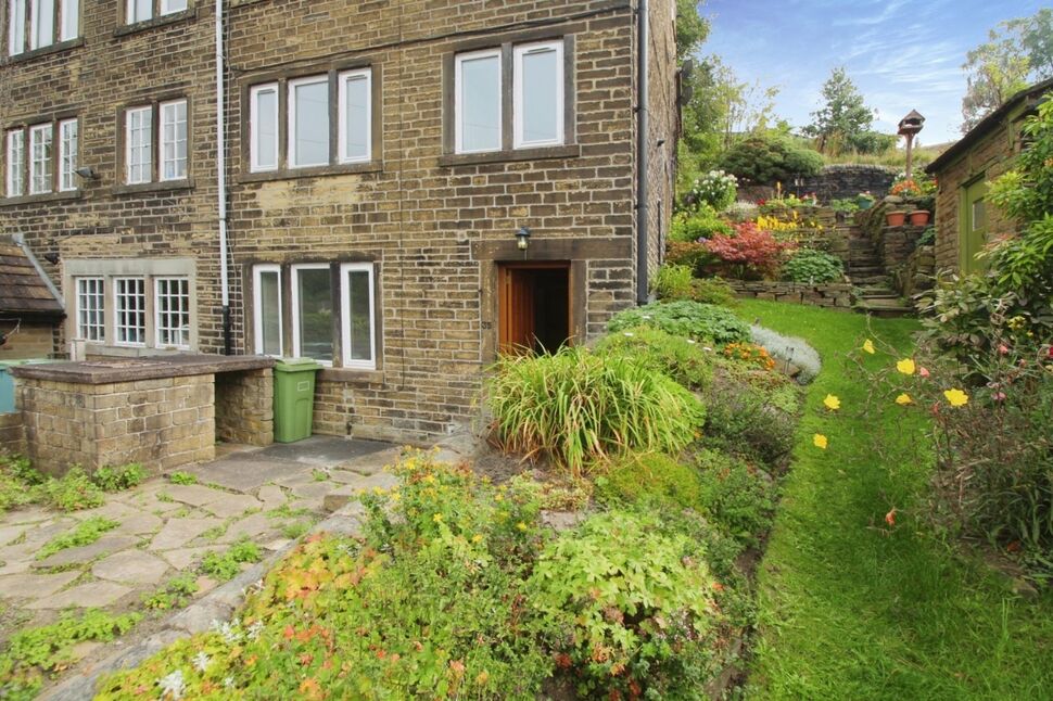 Main image of 2 bedroom End Terrace Property to rent, Lea Lane, Netherton, West Yorkshire, HD4