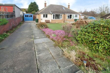 Warrenside, 2 bedroom Semi Detached Bungalow for sale, £175,000