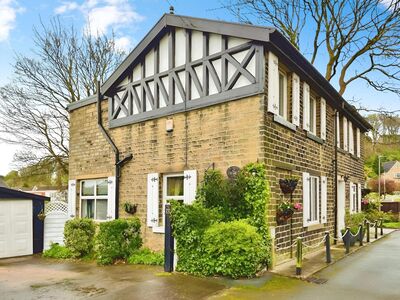 4 bedroom Detached Property for sale