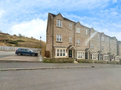Waingate, 3 bedroom End Terrace House for sale, £225,000