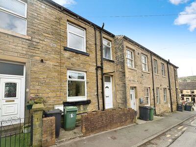 Commercial Street, 2 bedroom Mid Terrace House to rent, £675 pcm
